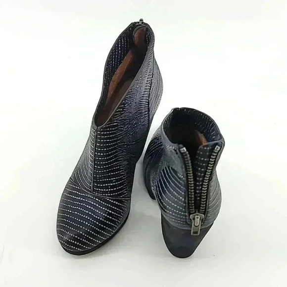 MODERN VINTAGE ANKLE  BOOTS - Picture 4 of 8